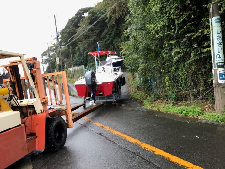 台風21号荒天対策　ボート大移動